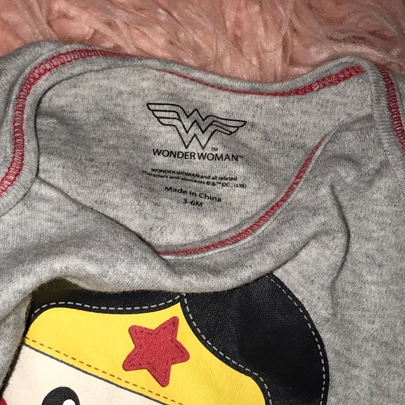 Wonder Woman onesie - babygirl with cap - Picture 5 of 5